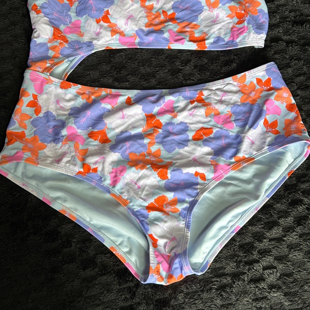 Bathing Suit - Picture 2 of 5